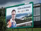 Jihočeský hejtman Jiří Zimola z ČSSD na billboardu před olympijskými hrami,...