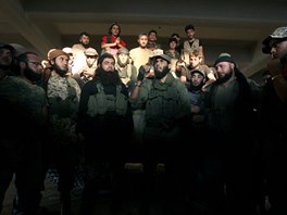 Syrt povstalci na dlosteleck akademii na jihozpad Aleppa (6. srpna 2016)