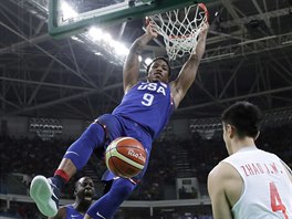 Pro poten svoje i divk smeuje americk basketbalista DeMar DeRozan.