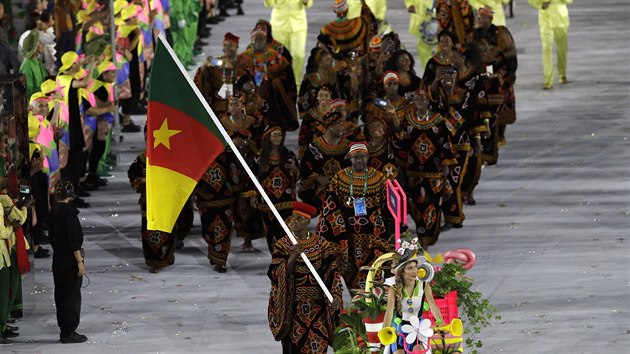 Zajmav byla na zahjen olympijskch her obleena vprava Kamerunu.