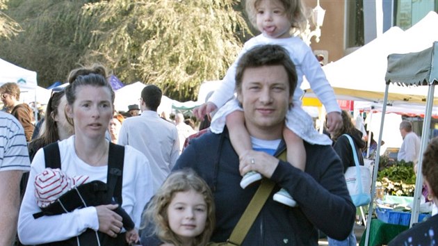 Jamie Oliver v dob, kdy ml s manelkou teprve ti dti.