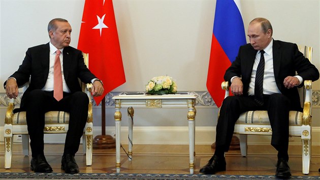 Recep Tayyip Erdogan se v Rusku setkal s Vladimirem Putinem (9. července 2016)