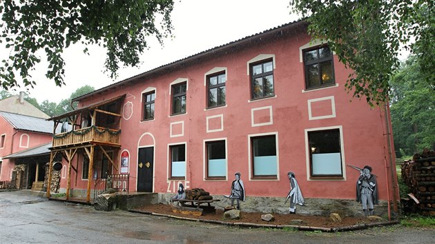Muzeum Popelka se nachází v Letohrádku svatý Vojtěch v Počátkách na Pelhřimovsku, což je hotýlek zasazený do doby první republiky.