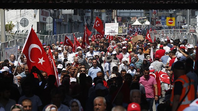 Istanbul zaplnily statisce pznivc Erdogana (7. srpen 2016)