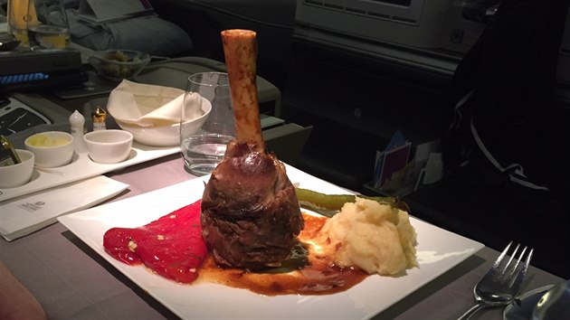 Jídlo v byznys t�íd� Turkish Airlines.