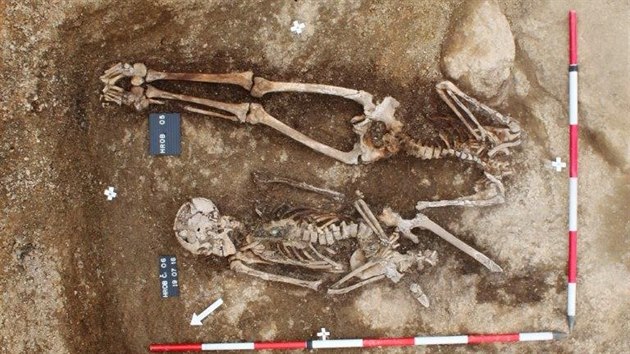 Pi stavb silnice mezi Libercem a Jabloncem objevili archeologov pt hrob, dva z nich byly hromadn.