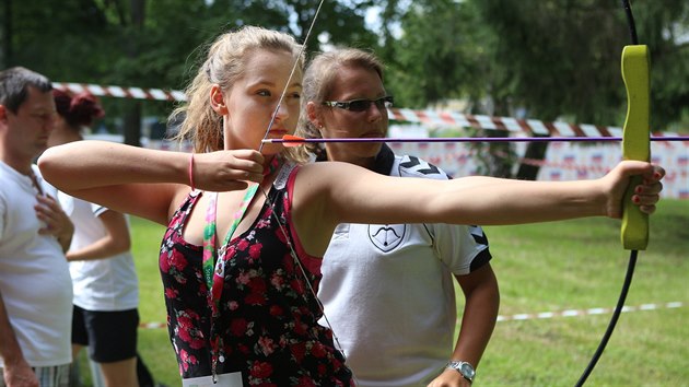 Plze lk do olympijskho parku u eky Me na  tradin i mn obvykl sporty. Teba na lukostelbu (7. srpna 2016).