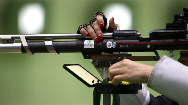 Momentka ze závodu žen ve vzduchové pušce na 10 metrů na olympijských hrách v Riu de Janeiro.
