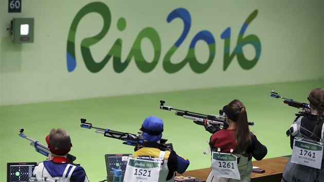 Momentka ze závodu žen ve vzduchové pušce na 10 metrů na olympijských hrách v Riu de Janeiro.