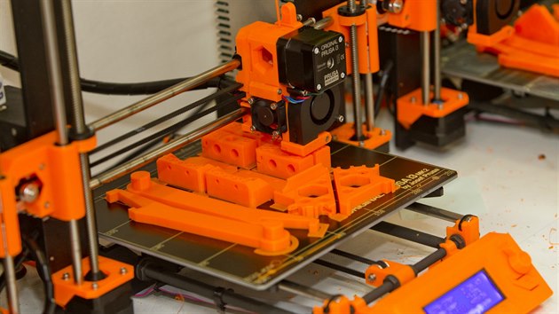 3D tiskárna ve společnosti Prusa Research.