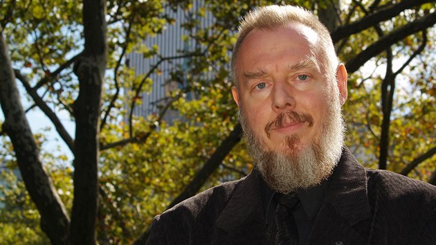 Po smrti Antona LaVeye se veden� C�rkve Satanovy ujal Peter Gilmore.