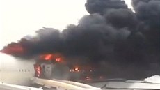V Dubaji při přistání hořelo letadlo