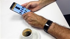TEST: Chytrý náramek Samsung Gear Fit 2 sám pozná, kdy jdete bhat