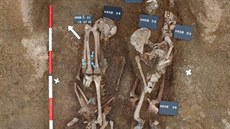 Pi stavb silnice mezi Libercem a Jabloncem objevili archeologové pt hrob,...
