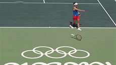 Barbora Strýcová v prvním kole olympijského turnaje s Belgiankou Yaninou...