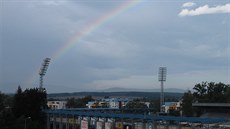 Duha nad �eskými Bud�jovicemi. Letos v �ervenci spadlo v krajském m�st� 202...