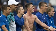 Liberetí fotbalisté oslavují s diváky postup do 4. pedkola Evropské ligy.