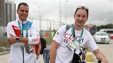 Trenér českých cyklistů Tomáš Konečný (vlevo) a mechanik Jiří Cuřín