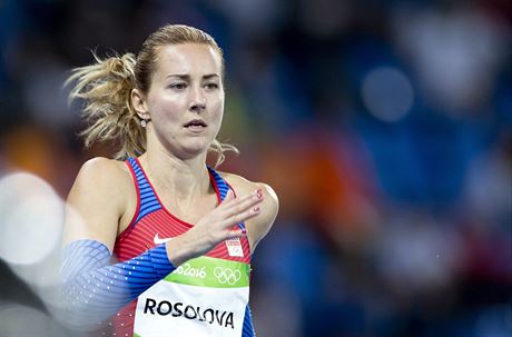 Denisa Rosolov v rozbhu olympijskho zvodu na 400 metr pekek. (16. srpna...