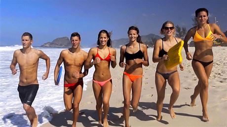 etí plavci okouzlili Rio klipem ve stylu Pobení hlídky