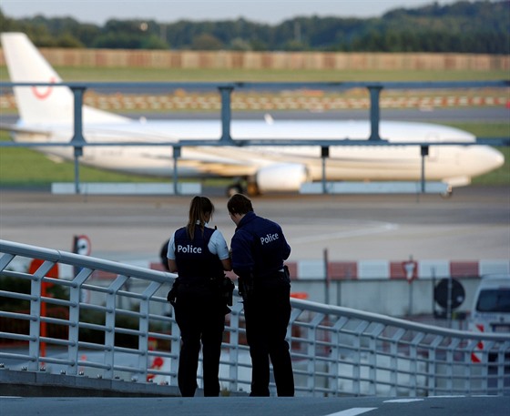 Ve dvou letadlech míících do Bruselu nahlásili bombu. Byl to planý poplach...