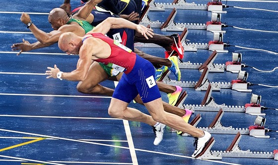 eský pekáká Petr Svoboda (vpedu) byl v olympijském rozbhu na 110 metr...