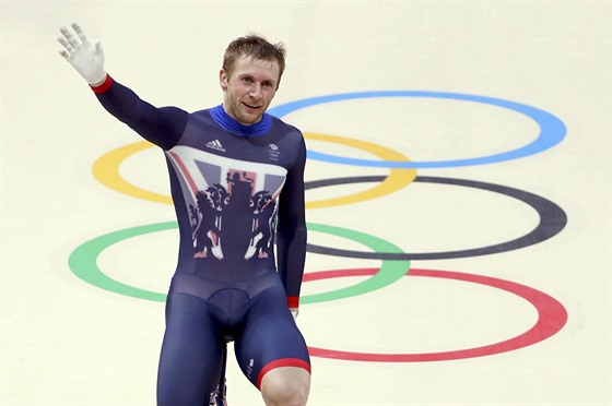 Britský dráhový cyklista Jason Kenny vybojoval zlatou olympijskou medaili v...