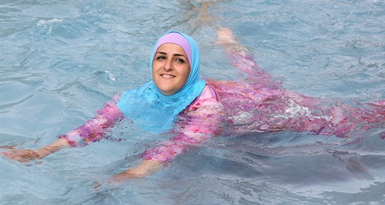 Muslimské plavky známé jako burkiny. Ilustraní snímek