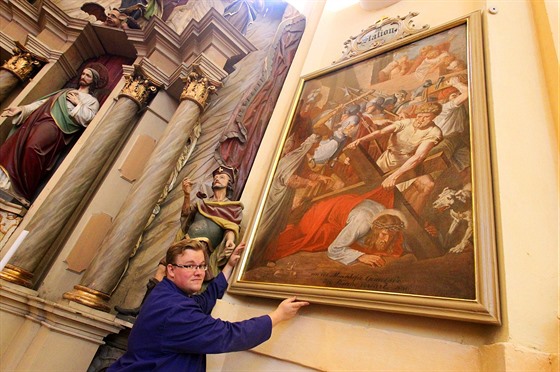 Do chodovského kostela se vrátily první zrestaurované obrazy.