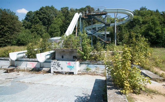 Kdysi vyhlá�ené zlínské koupali�t� v poslední dob� chátralo. Jeho majitelka jej chce prom�nit na sídlo firmy.