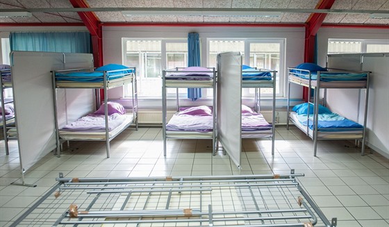 Provizorní ubytovna pro uprchlíky v nmeckém Sumte.