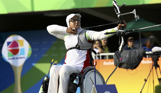 Íránská lukostelkyn Zahra Nematiová na olympijských hrách v Riu de Janeiro.
