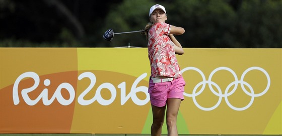 eská golfistka Klára Spilková bhem druhého dne olympijského turnaje.