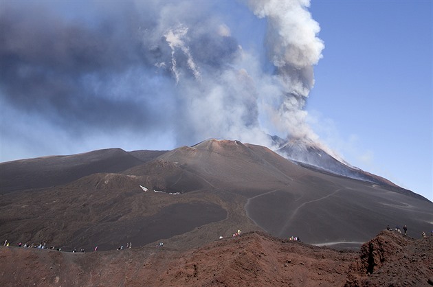 Etna před 100 lety chrlila lávu, která vydržela horká skoro dva roky