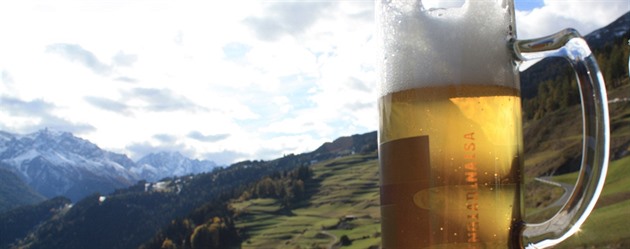 Na zdraví! Pivo Engiadinaisa je vyhláenou specialitou výcarského Graubündenu.