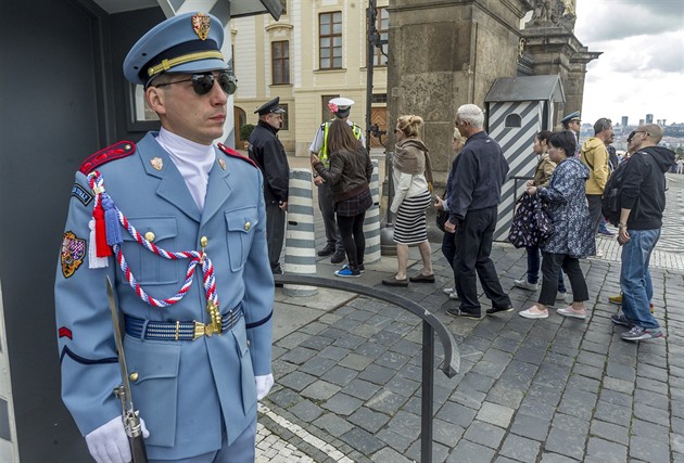 Hrad oznámí další kroky ve sporu s policií o bezpečnostní kontroly u bran