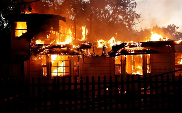 Zemřel americký seriálový herec Bobby J. Brown. Zahynul při požáru stodoly