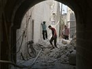 Následky bombardování v syrském Aleppu (15. srpna 2016)