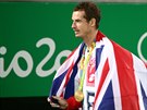 NÁRODNÍ HRDOST. Andy Murray zahalený do britské vlajky slaví olympijské zlato.