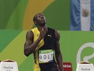 POHLED K NEBI. Usain Bolt se koncentruje ped startem olympijské stovky.