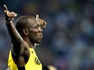 GESTO VÍTZE. Usain Bolt slaví po vítzném finále stovky v Riu.