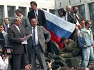 Projev prvního ruského prezidenta Borise Jelcina pronáený z tanku puist ped...