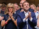 Emmanuel Macron s manelkou na mítinku hnutí  En Marche! (12. ervence 2016)
