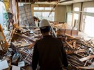 Kurdský pracovník pi demolici budovy v Tokiu