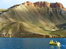 Pohled na jedno z jezer oblasti Band-i Amir v Afghánistánu