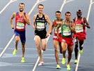 Jakub Holua (vlevo) v semifinálovém olympijském závodu na 1500 metr. (19....