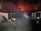 Neznámý há zapálil krátce za sebou dv budovy v Beneov. (13. srpna 2016)