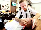 V brn�nsk�m barber shopu Gentlemen Brothers se o viz� mu�� dob�e postaraj�.