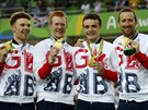Owain Doull, Ed Clancy, Steven Burke a Bradley Wiggins slaví zlaté olympijské...