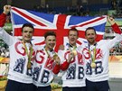 Owain Doull, Ed Clancy, Steven Burke a Bradley Wiggins slaví zlaté olympijské...